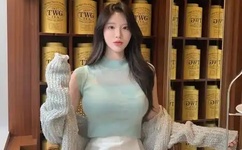 美女露出尿口让男生爽痛